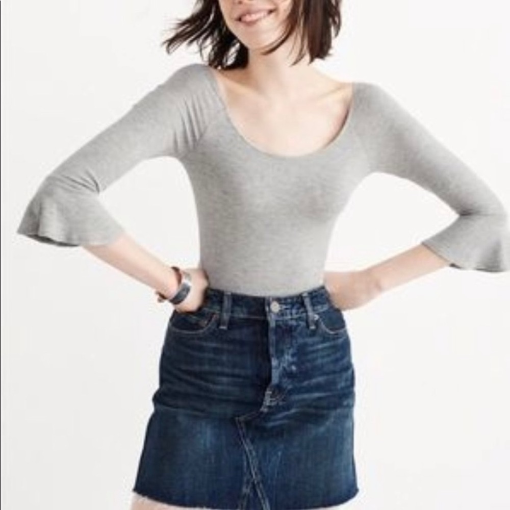 Abercrombie & Fitch gray bell 3/4 sleeve bodysuit size Small